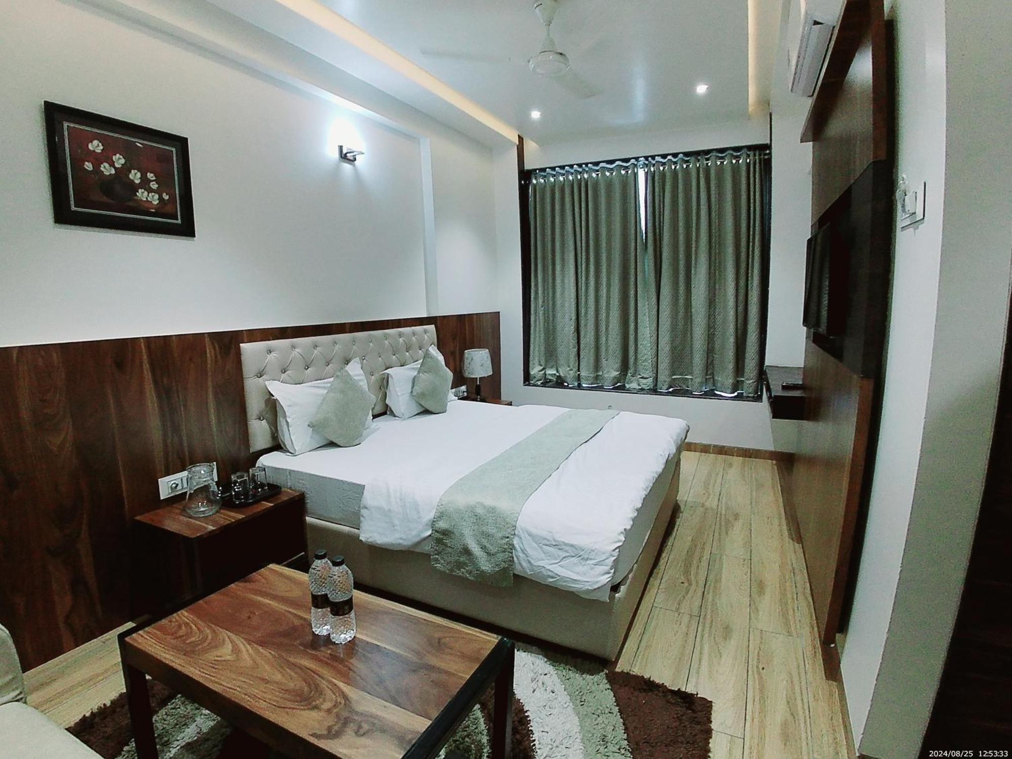 Hotel Sai Pratik, Newly Built Up, Complimentary Shuttle To The Temple Shirdi Exterior foto