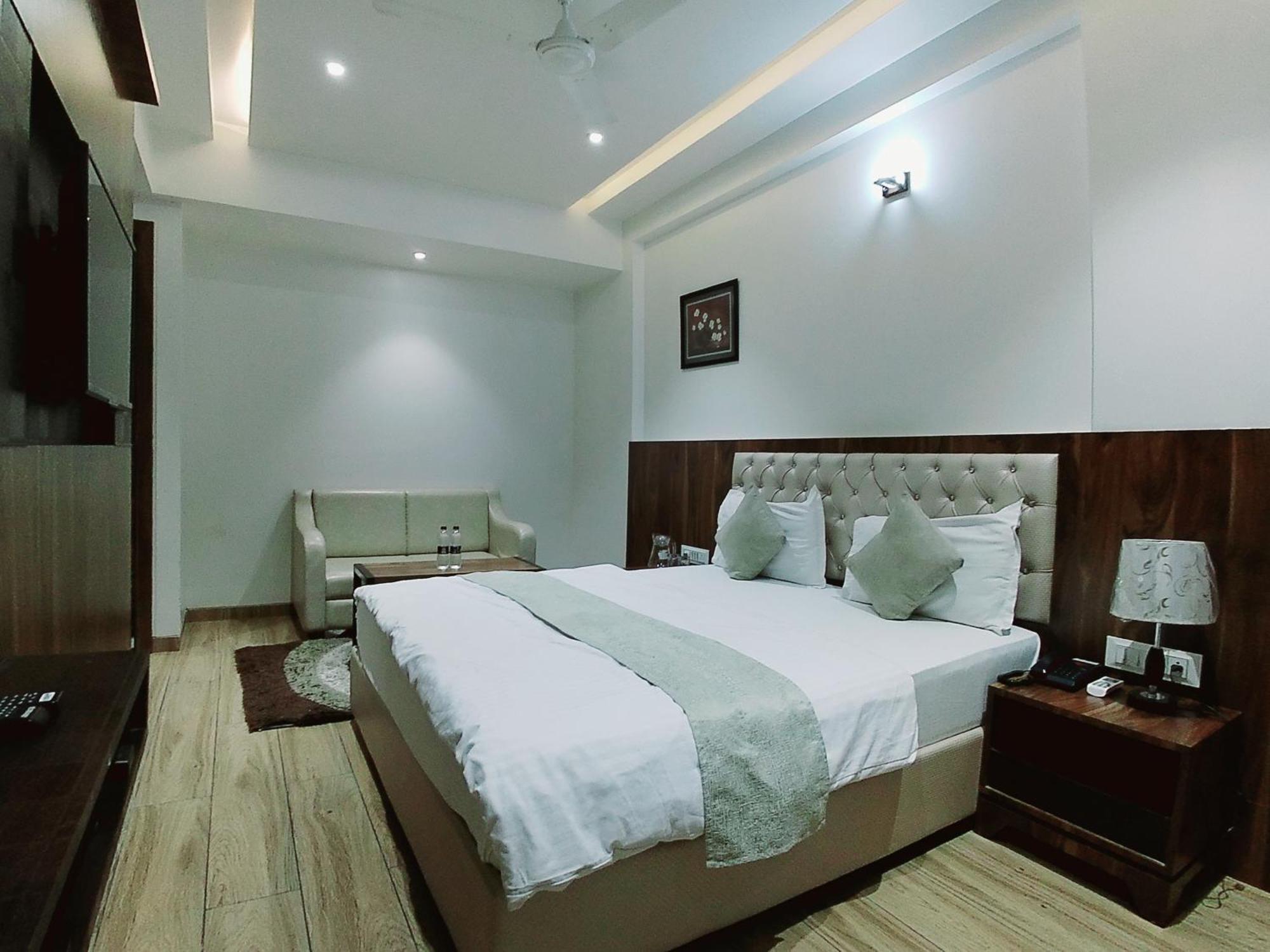 Hotel Sai Pratik, Newly Built Up, Complimentary Shuttle To The Temple Shirdi Exterior foto